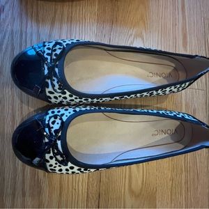 Never worn Vionic ballet slipper flats, Size 8.5 W